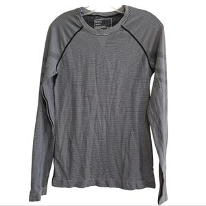 Figs Seamless Salta Long Sleeve Underscrub Top Medium Black White Striped